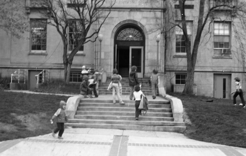1981 Ackerman Elementary Recess 03