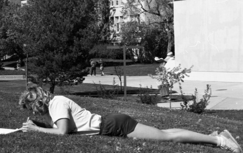 1985 Students, May Outdoor Candid Shots 17