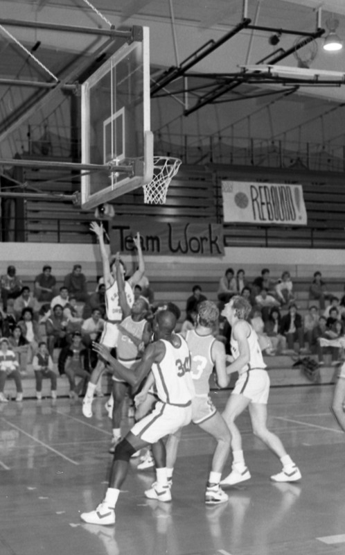 1988 Basketball Action, Knights at EOSC 02