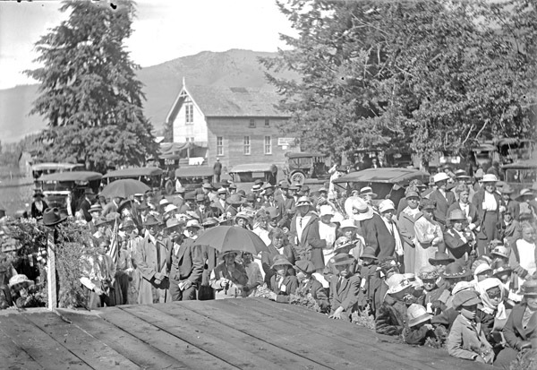 Cove, Cherry Fair Crowd 1