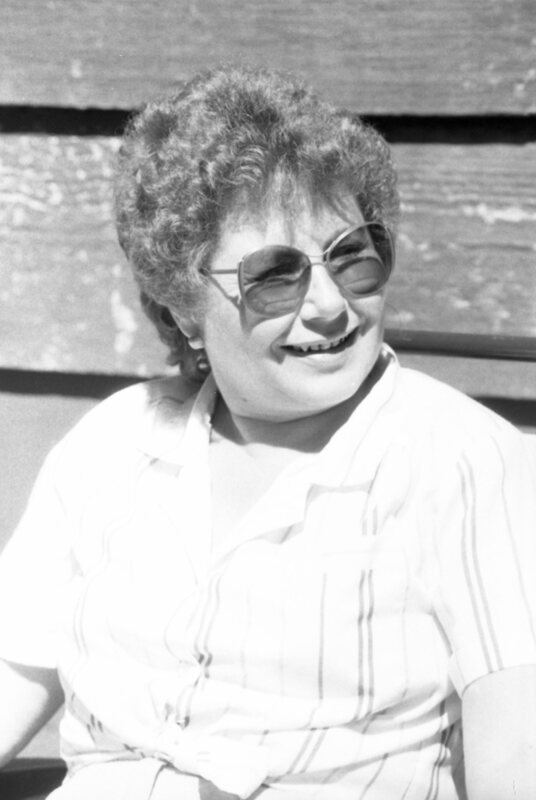 1986 Faculty / Staff Picnic at Riverside Park 08