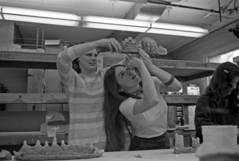 1976 Art, Ceramics Class 09