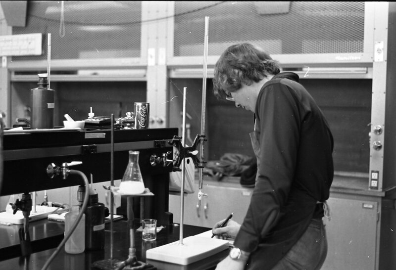 1977 Classroom, Chemistry Lab 07