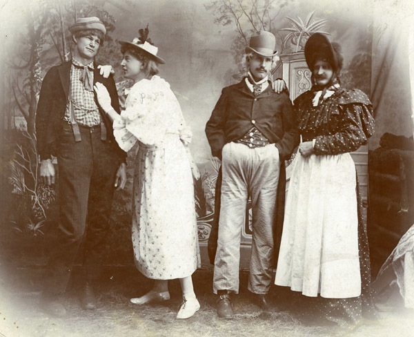 La Grande, Comedy