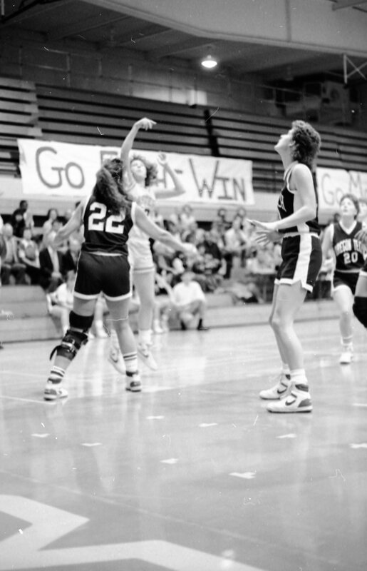 1988 Women's Basketball Action, Oregon Tech at EOSC 14