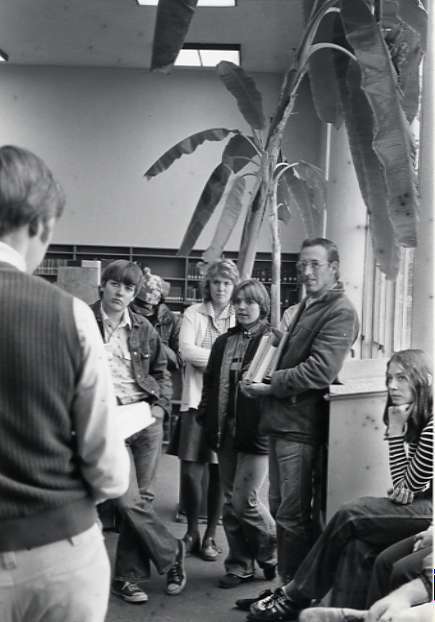 1975 Walter M. Pierce Library, Classroom 01