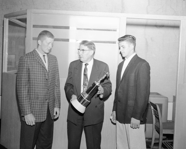 1957 Peace Trophy 1-2