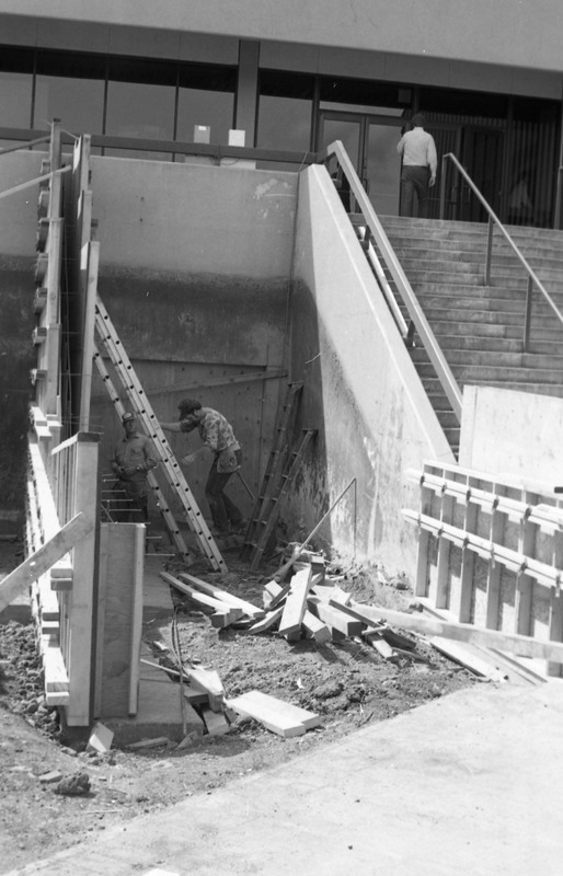 1981 Hoke Hall Entrance Construction 05