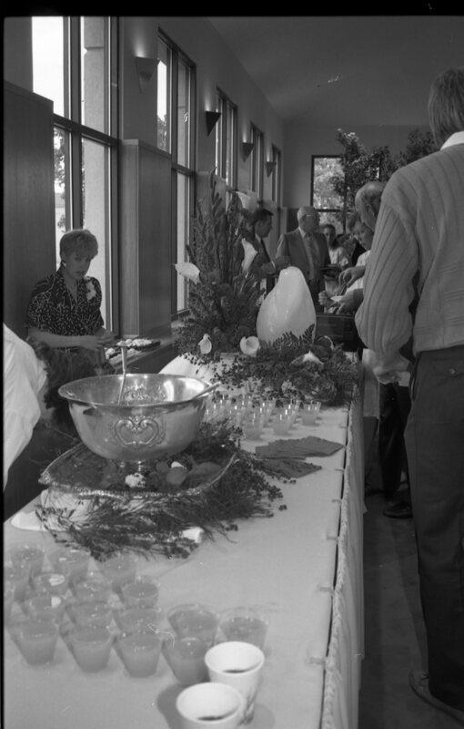 1990 Loso Hall Dedication, Reception 08