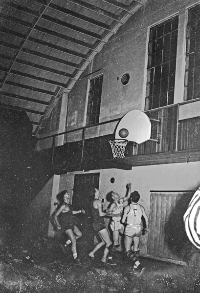 1947-48 Basketball Action 2