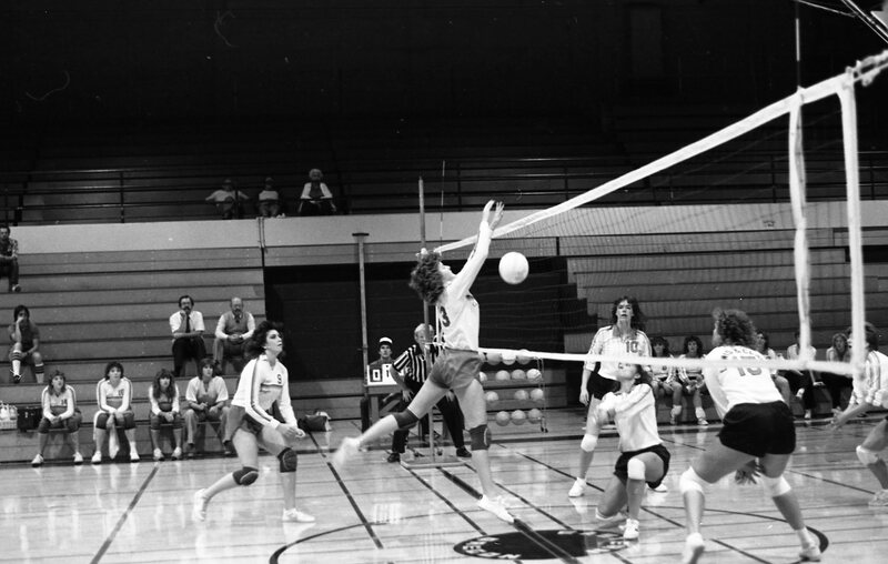 1983 Volleyball, EOSC vs. Lewis &amp; Clark, Action 04
