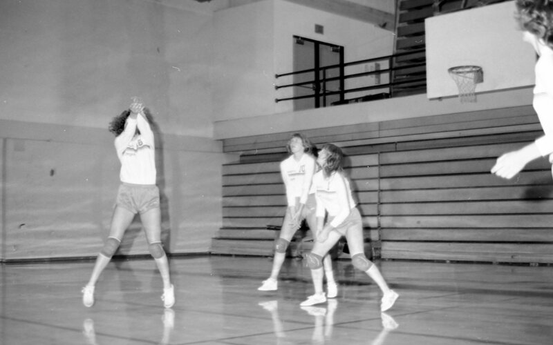 1982 Volleyball Action 19