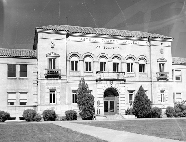 1949-50 Inlow Hall Entrance 1-1