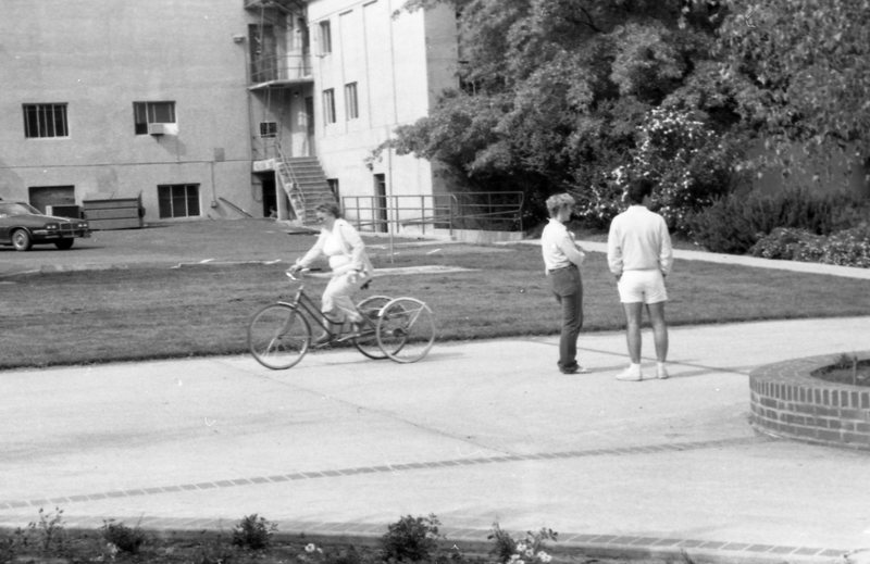 1985 Students, June Outdoor Candid Shots 01