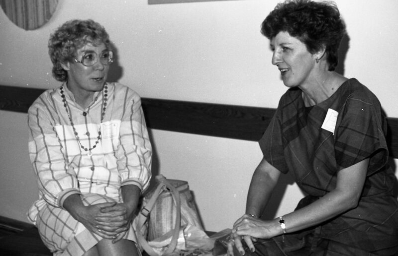 1985 Employees, Talking 02