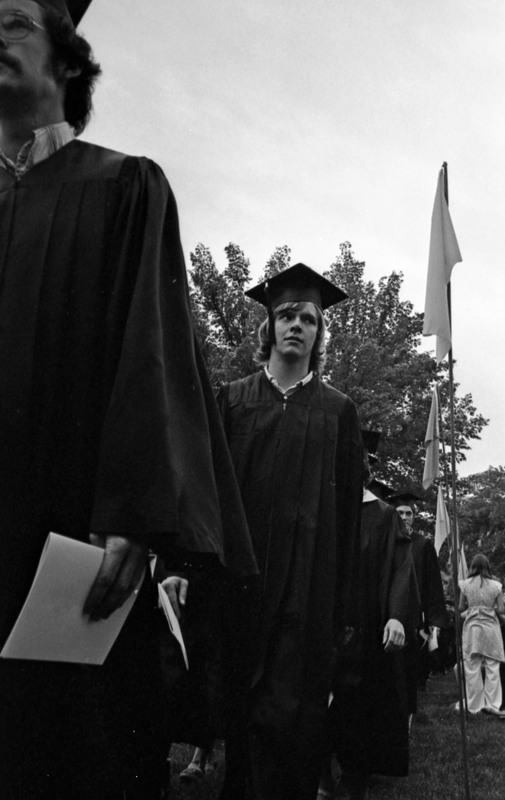 1977 Graduation, Graduates Walk 02