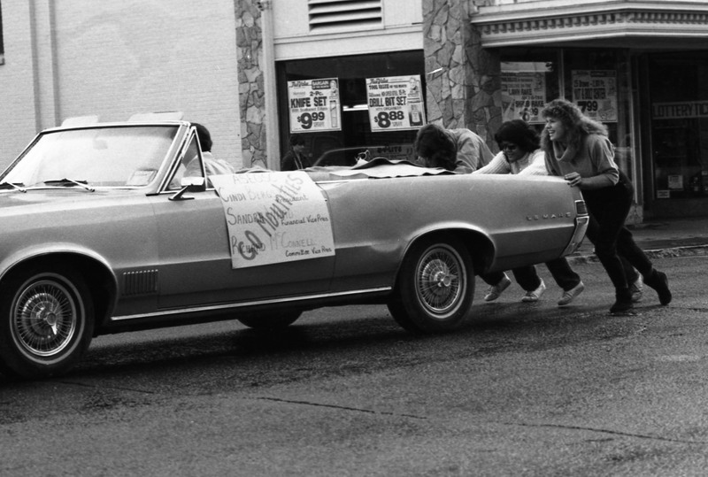 1985 Octoberfest Parade, Car Pushing 03