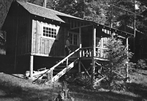 Reuter Group-GG, Cabin