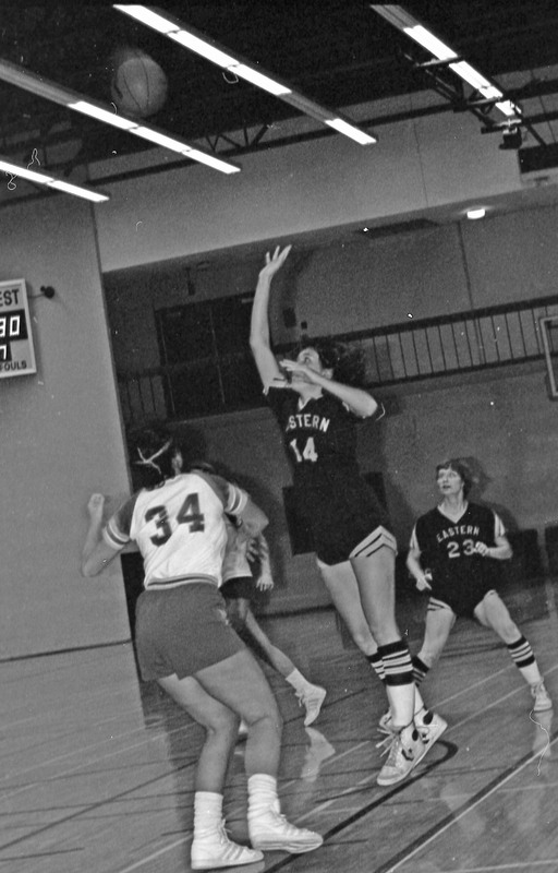 1984 Women's Basketball Action, EOSC vs. Whitman 02