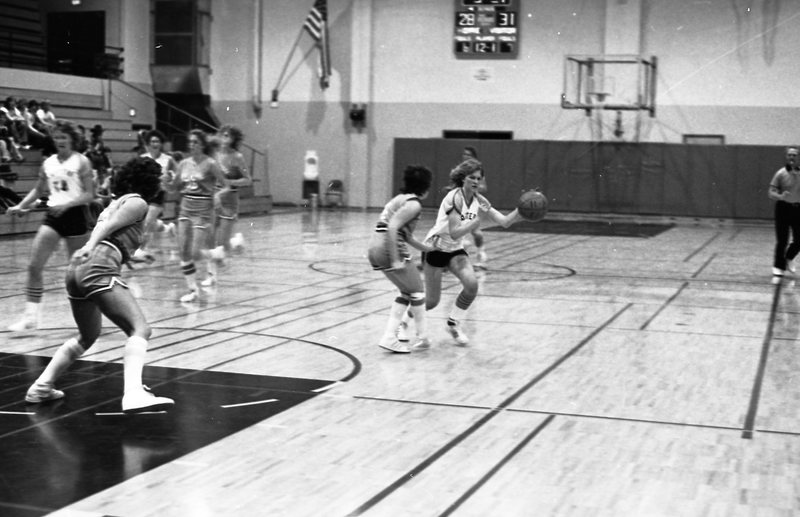1982 Women's Basketball, EOSC vs. Lewis &amp; Clark, Action 14