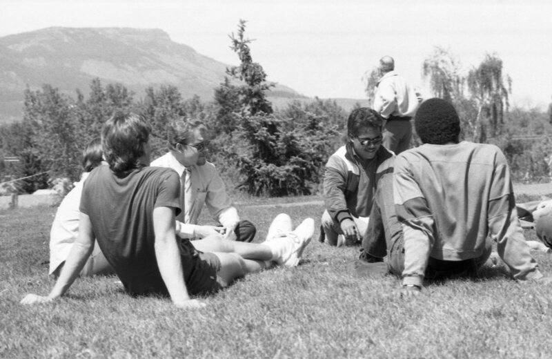 1986 Students, Outdoors in May 04