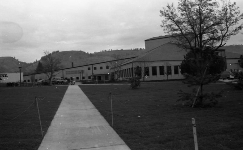 1990 Loso Hall Construction 01