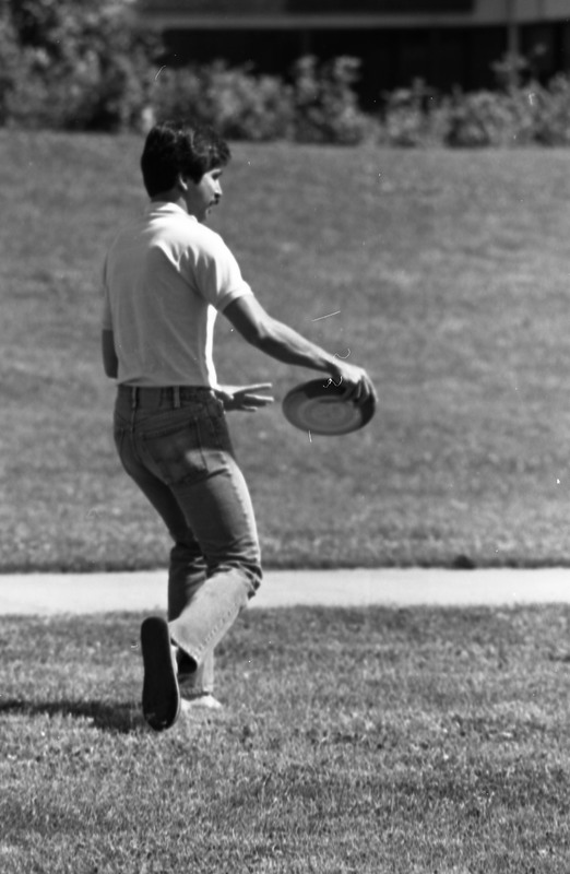 1987 Student, Frisbee 01