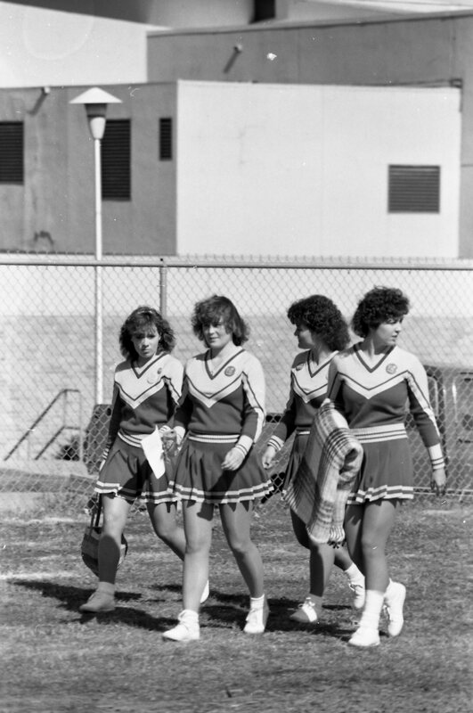 1985 Cheerleaders Walking 02