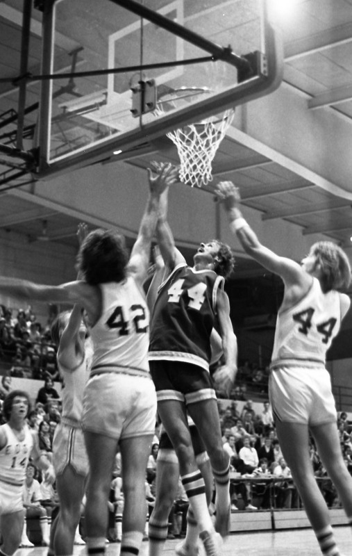 1977 Basketball Action 11