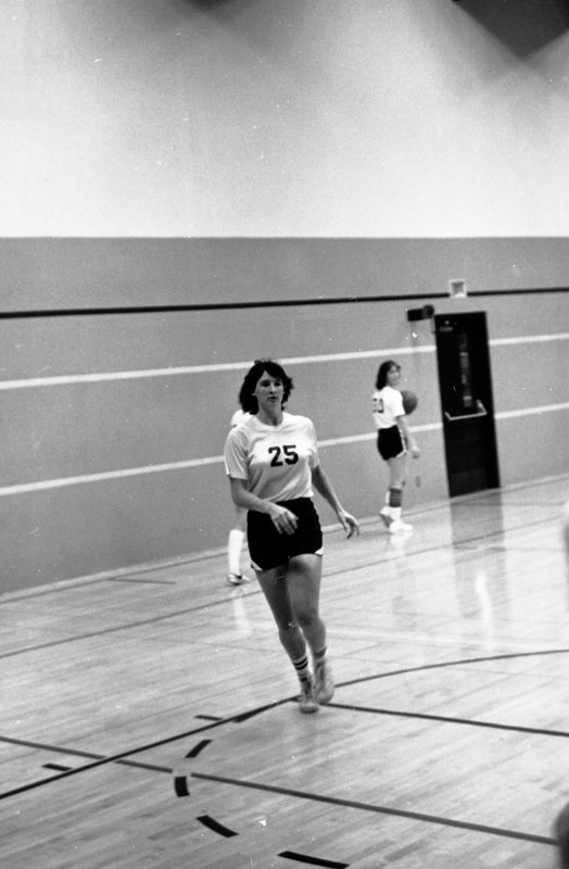 1980 Women's Basketball Action 08
