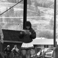 1985 Cheerleader Walking 01