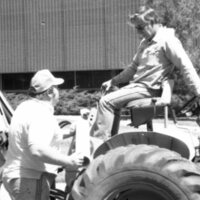 1985 Employees, Digging 06