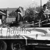 1981 Homecoming Parade, Floats 02