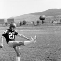 1975 Football Player 01