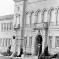1976 Student, Frisbee 02