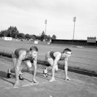 1958 Track, Runners