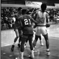1991 Men's Basketball Action, Southern Oregon at EOSC 09