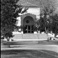 1991 Loso Hall Entrance 02
