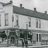La Grande, Moon Drug &amp; GRV House