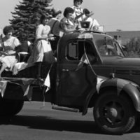 1981 Homecoming Parade, Folk Dancers 05