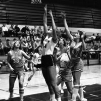 1982 Women's Basketball, EOSC vs. Lewis &amp; Clark, Action 03