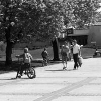 1985 Students, May Outdoor Candid Shots 19