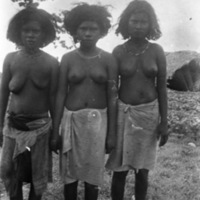 Dobodura Natives, Women 5
