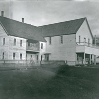 Cove, Hotel