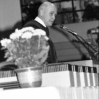 1989 Graduation, Speaker Tom Bartlett 04