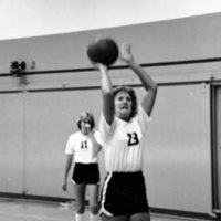 1980 Women's Basketball Action 09