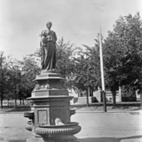 La Grande, Cast Iron Mary