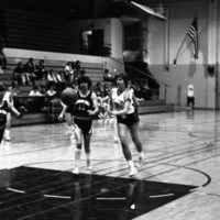 1982 Women's Basketball, EOSC vs. Oregon Tech, Action 05