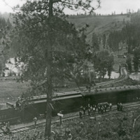 Minam, Train