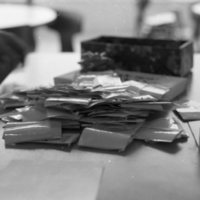 1981 Students Serve Elderly, Gift 01